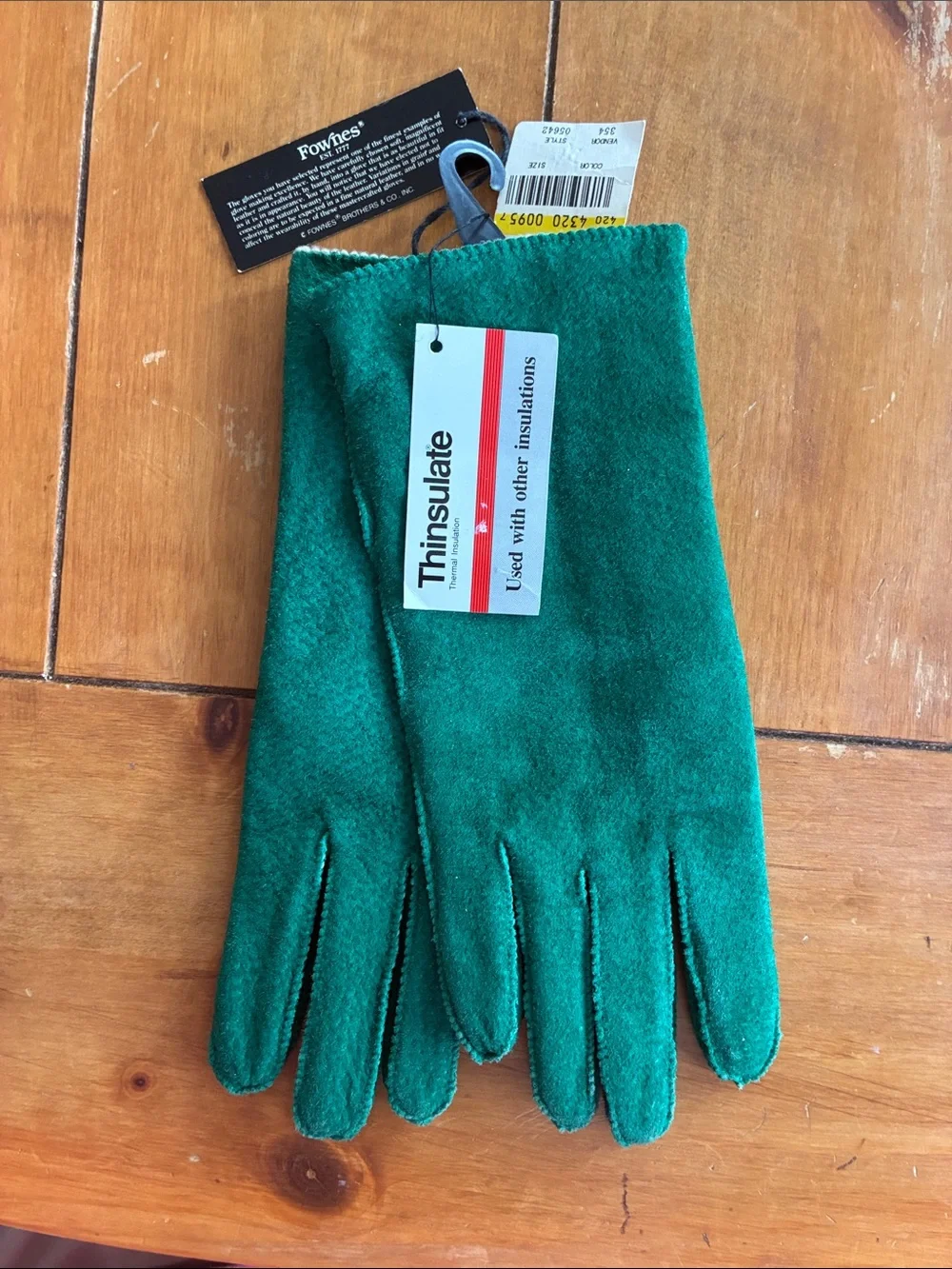 Gorgeous Green Suede Gloves NWT Size M